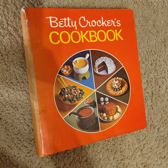 Betty Crocker Other - VINTAGE Betty Crocker Cookbook Binder (1974)